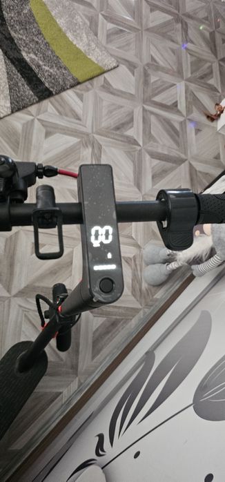 Trotineta electrica noua