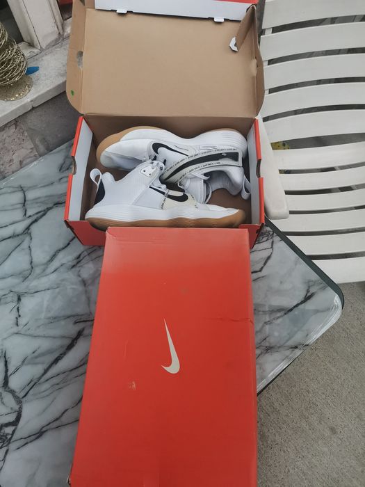 Маратонки NIKE за волейбол