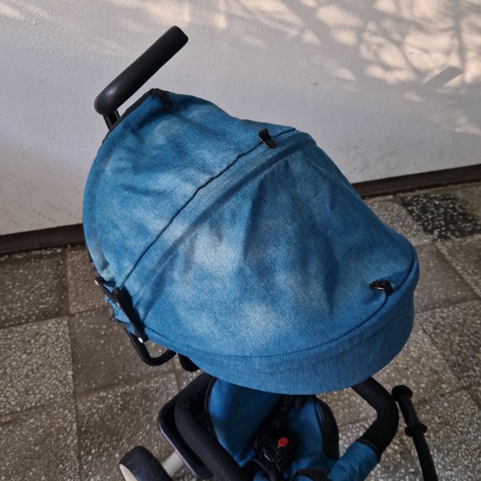 Tricicleta-carucior Kubi pentru  copii  - roti cauciuc, pedale, cadru metalic, parasolar