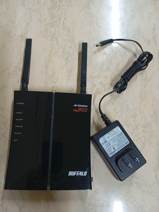 Продам роутер  Buffalo WHR-300HP.