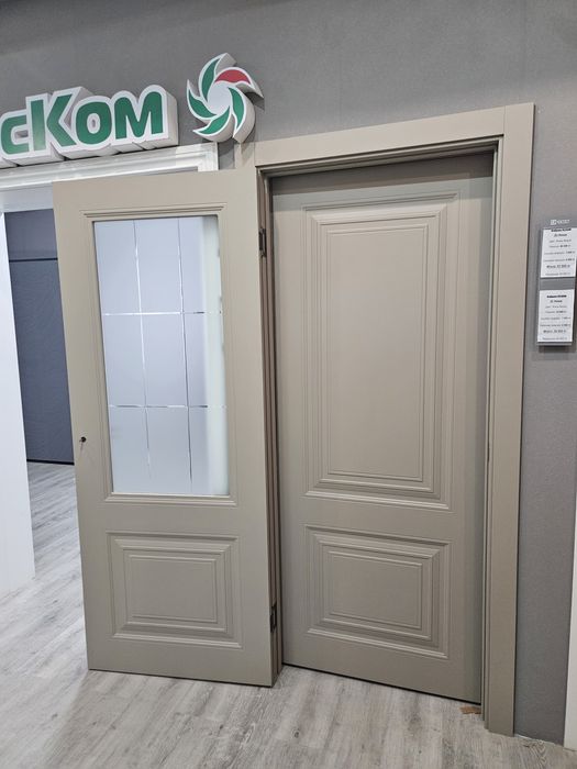 Межкомнатные двери с витрины,