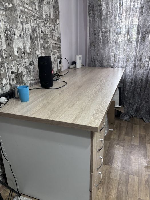 Продам стол с тумбой