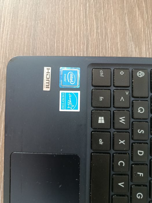 Vând laptop ASUS Notebook E200H (netestat)