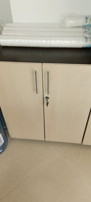 Mobilier birou  de calitate compus din 3 piese cu încuietori și raft