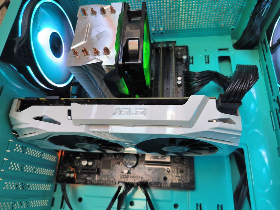 Unitate PC GAMING i7 8700 4.6Ghz/16GB DDR4/GTX1070 8GB GDDR5/SSD 256 NVMe/1TB HDD