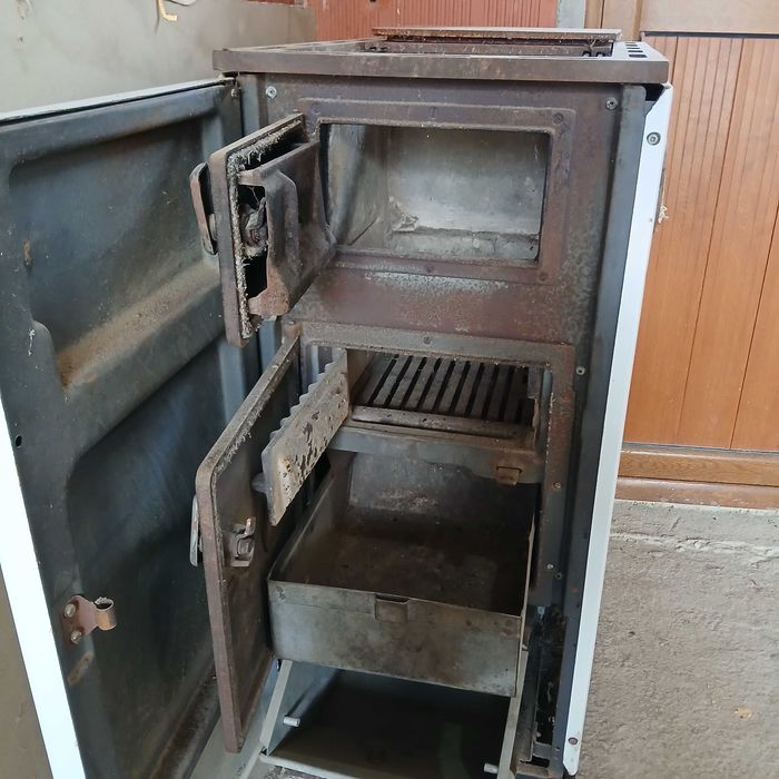 Печка,немска на твърдо гориво