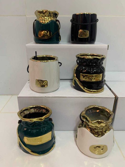 горшки для цветов.