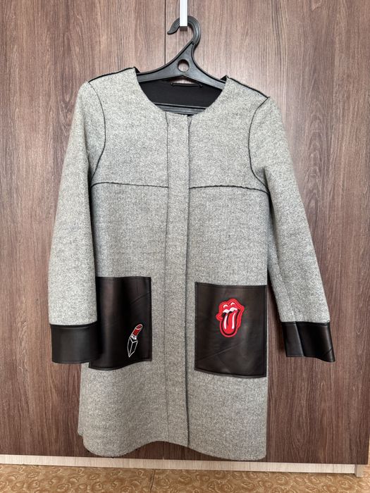 Пальто серое с коженными вставками