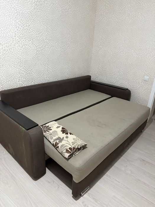 Отдам диван для зала