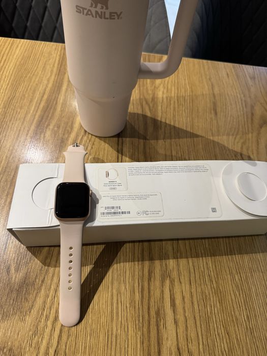 Apple Watch Series 5 Gold Aluminum Case 40mm