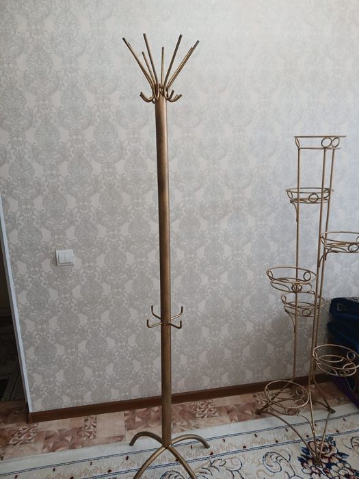 Железная вешалка