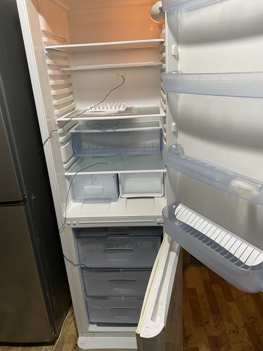 Холодильник индезит, высота 2 метра