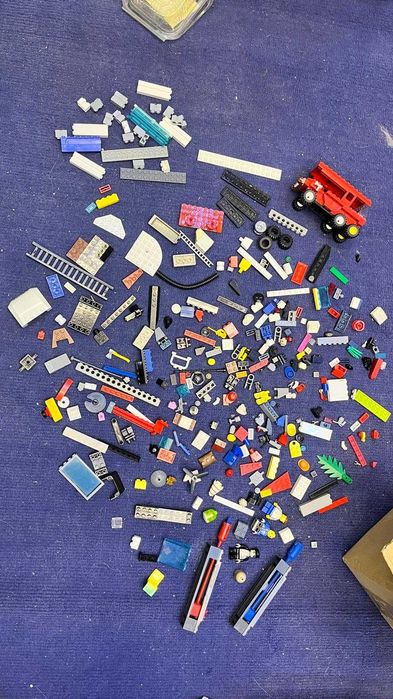 piese, minifigurine, LEGO, la gramada, mai mult de 1 kg.