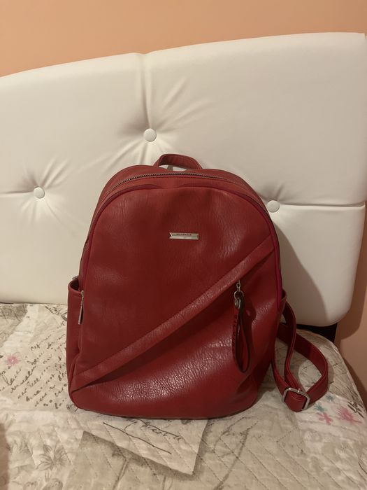 Продавам дамска чантичка!