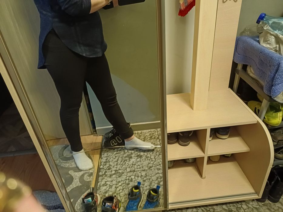 Vând cuier,cu mic defect