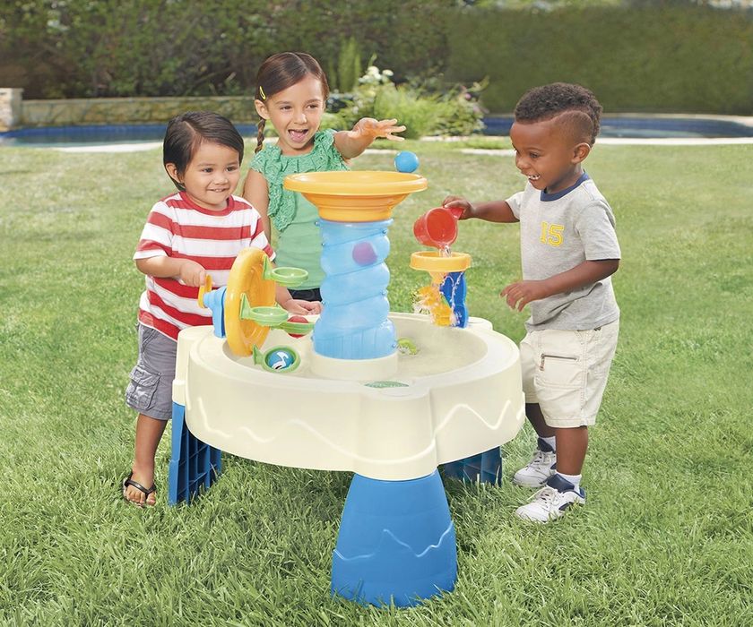 Масичка със спираловидни улеи за игра с вода Little Tikes