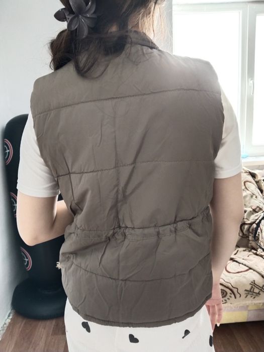 Продам безрукавку  девочкам