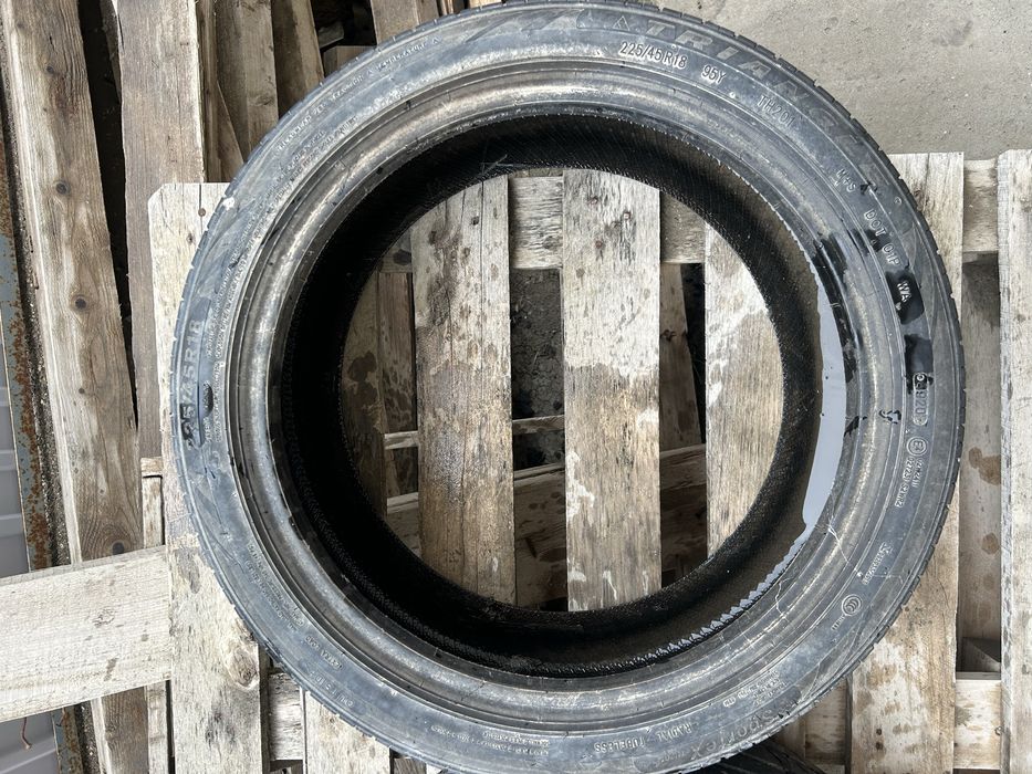 летние шины 235/45/18. 225/45/18