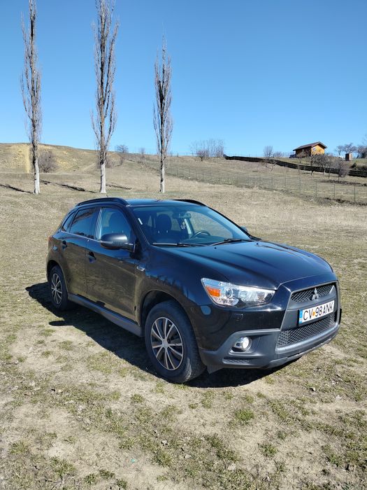 Vând Mitsubishi ASX