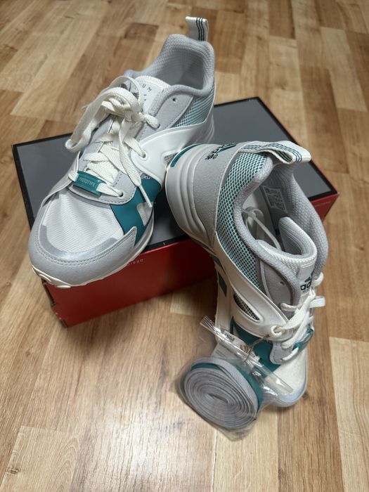 Adidas (equipment prototype), зелени със бели