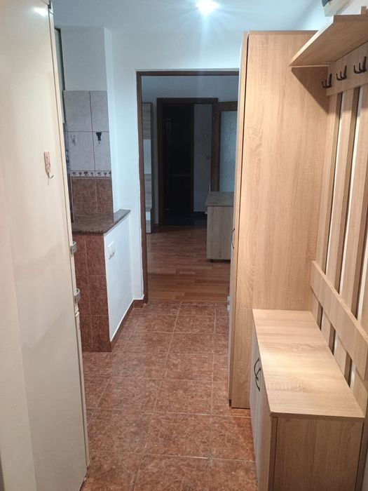 Inchiriez apartament 3 camere