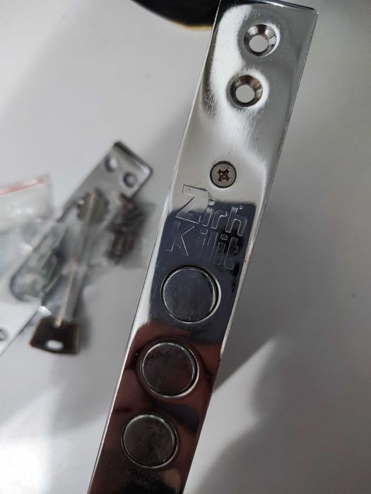 Замок новый дверной