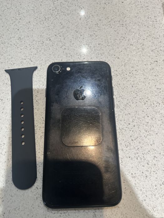 iPhone 7 128GB  с нова батерия и iwatch series 2