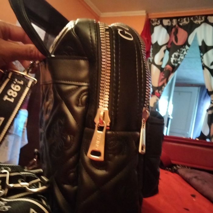 Rucsac Guess 300 lei nou