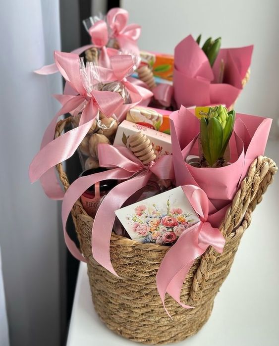 Подарочные корзины на 8 марта