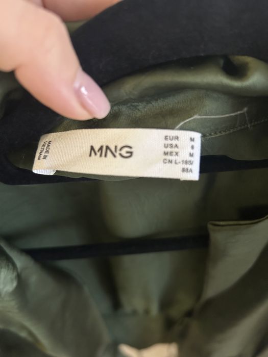 ежедневна и официална рокля сатенена с ръкав зелена Mango