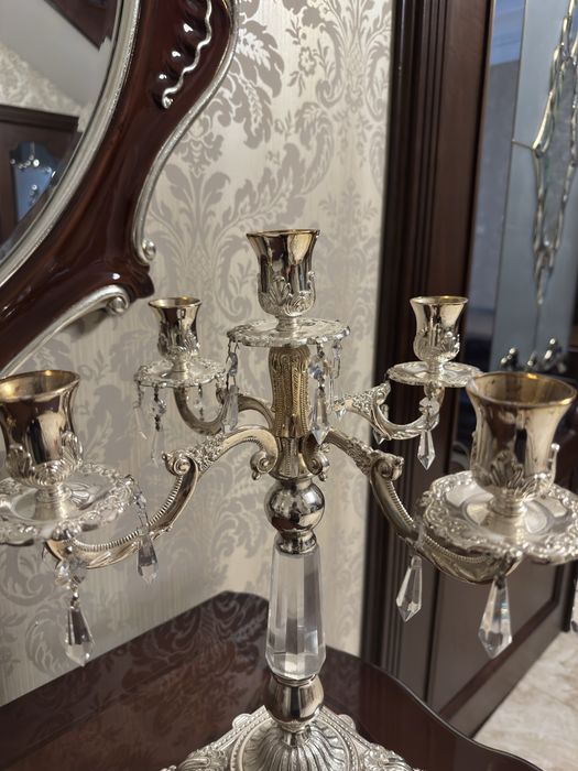 Стеклянный подсвечник