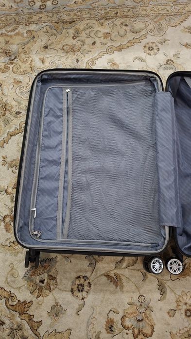 Чемодан дорожный