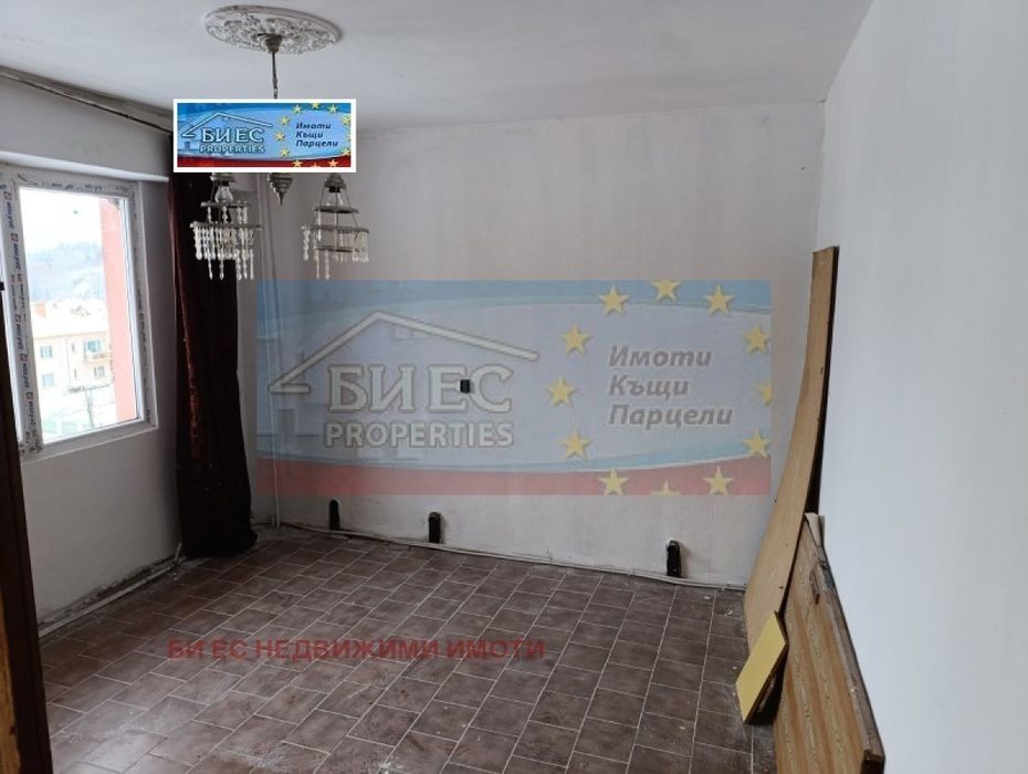 3-стаен в саниран блок в град Етрополе 89 м²
