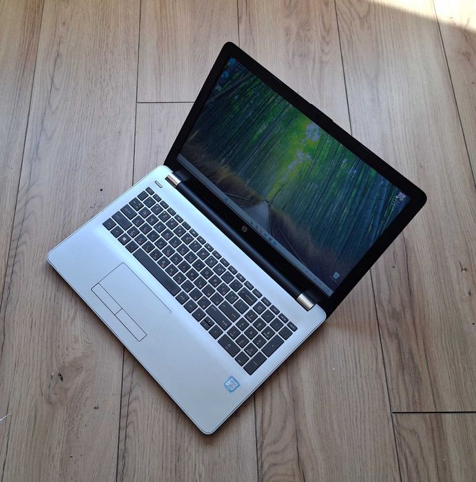 15.6' FullHD HP 250 G6 Core i5-7200U/8GB DDR4/256GB SSD/Нова батерия