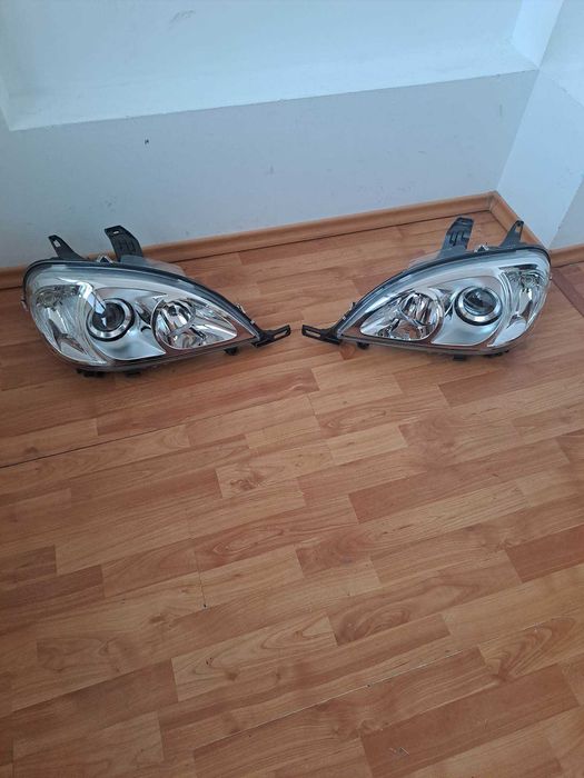 Far stanga/dreapta Mercedes ML W163 an 2001-2005 , faruri noi