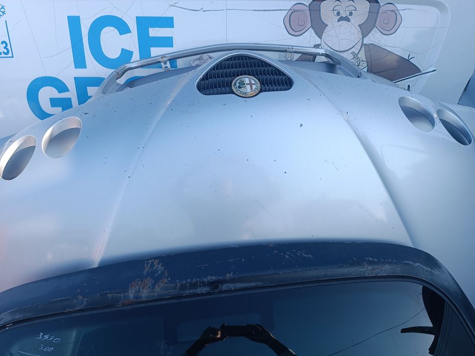 Продавам преден капак за Алфа Ромео