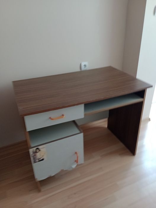 Продавам кухненски и холови мебели