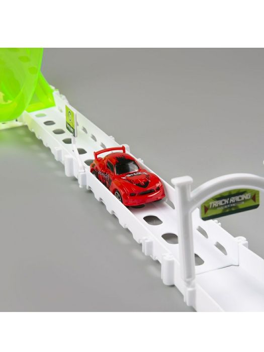 Гоночный трек с машинкой