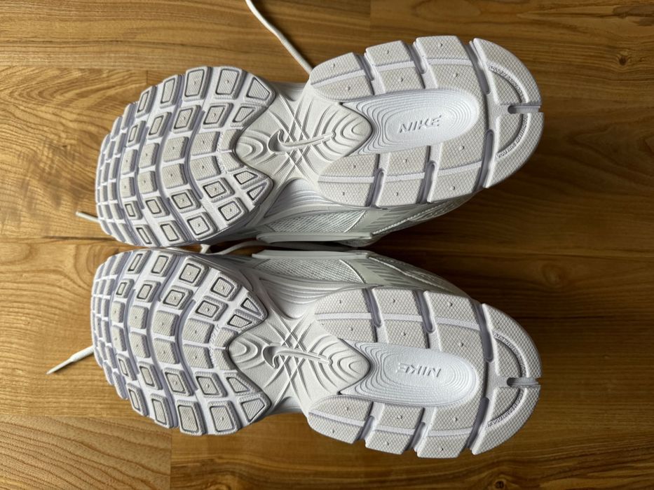 Маратонки Nike RnR v5