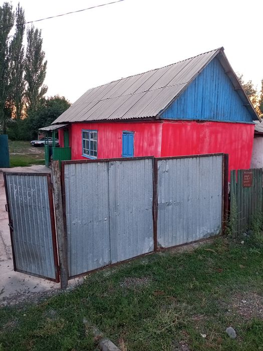 Продам дом. Из 4 комнат.