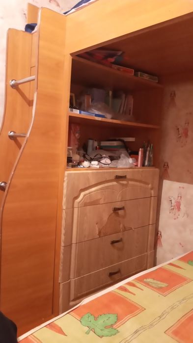Продам б/у двухярусную  кровать