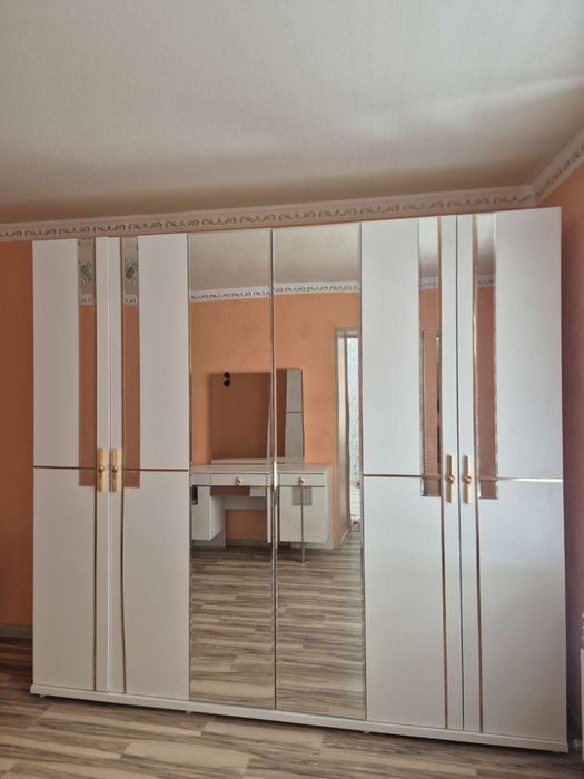 Срочно продаю спальный гарнитур
