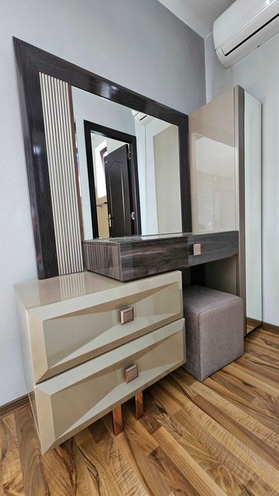 Vand un superb set mobila machiaj, nou, impecabil, MEGA OCAZIE