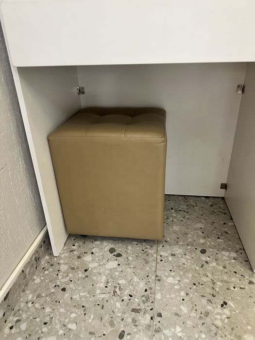 Продам 2 отличных пуфика
