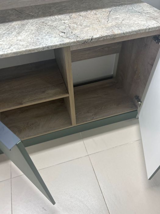 Продам кухонный гарнитур новый