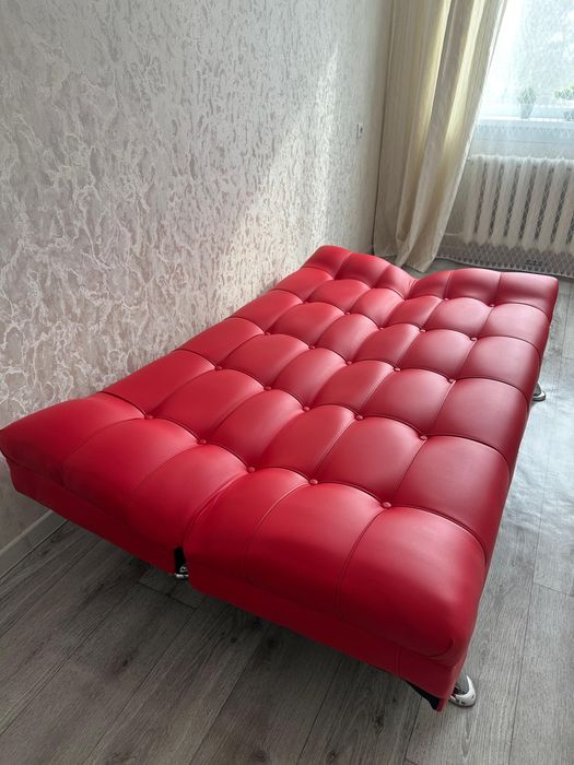 Кожаный диван для офиса