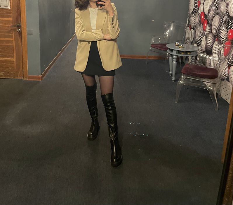 Продаю стильные ботфорты из натуральной кожи.