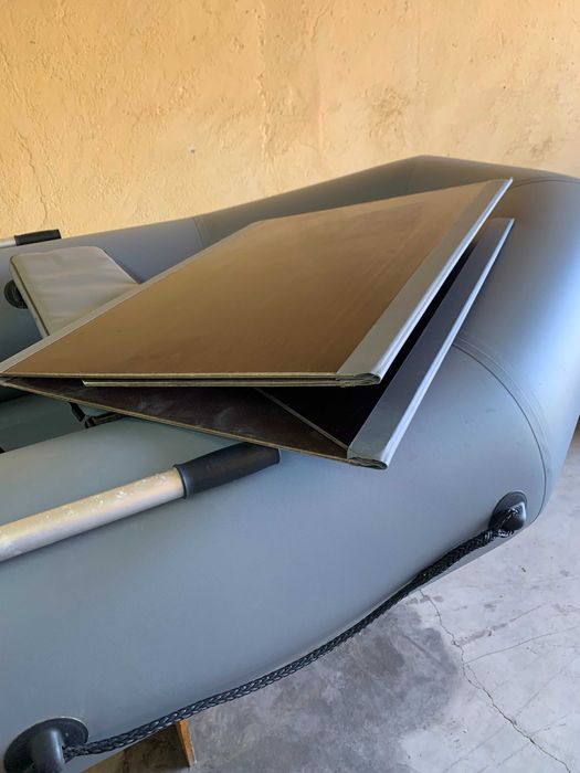 Надуваема лодка с ел. двигател