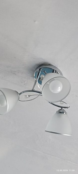 Люстра белая стекло