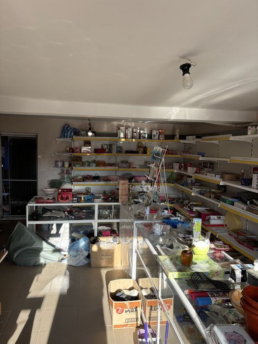 Стелажи за магазин